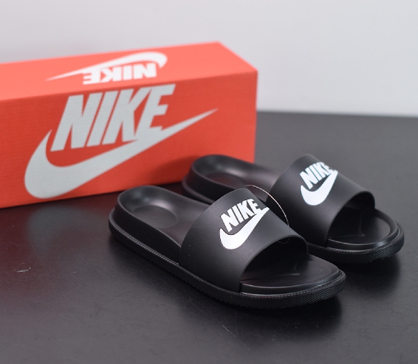 Sandales Nike [M. 4]