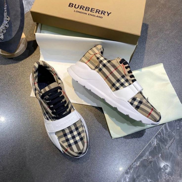 Burberry Sneakers [M. 1]