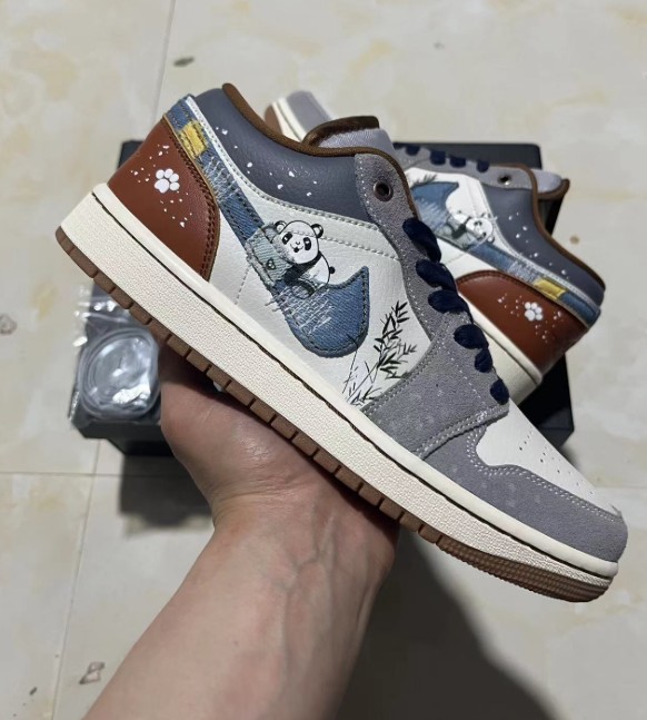 Air Jordan 1 Low SE Phantom Demin 'Panda'