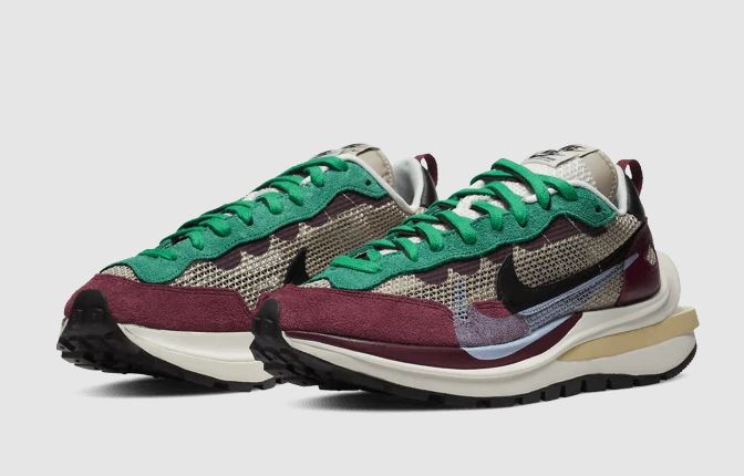 Nike x sacai VaporWaffle 'Villain Red Neptune Green'