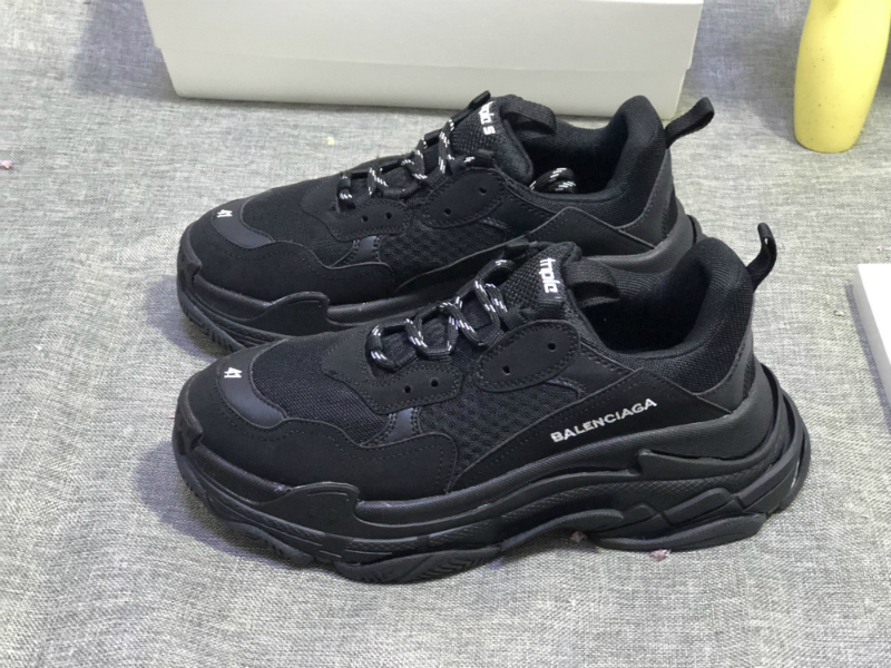 Balenciaga Triple S [M. 10]